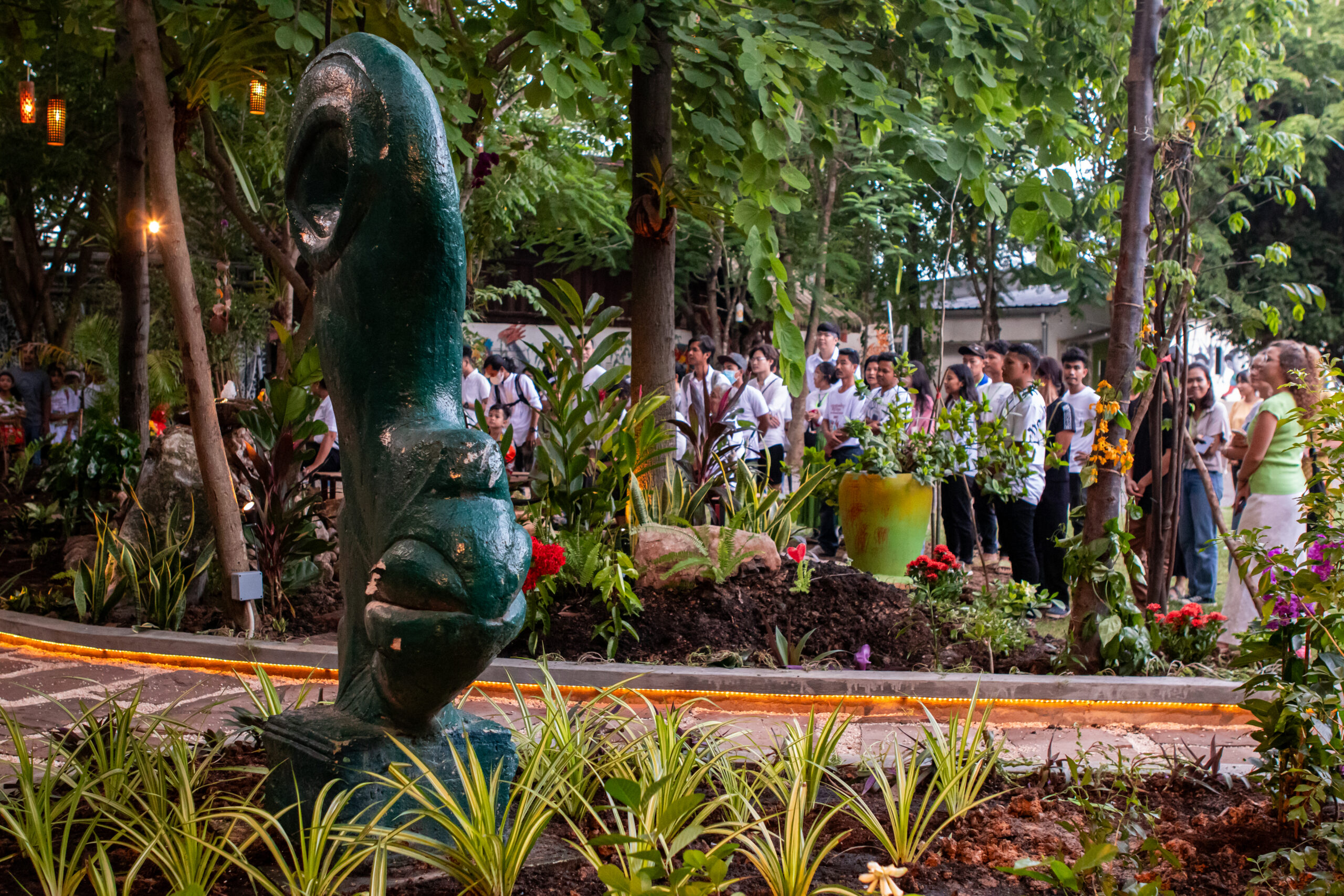 Reflection garden's statue for Bandaul's memorial