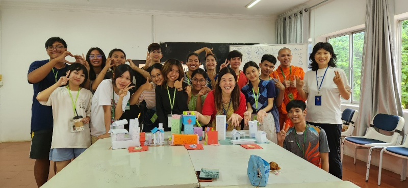 Korean volunteers teaching about global citizenship