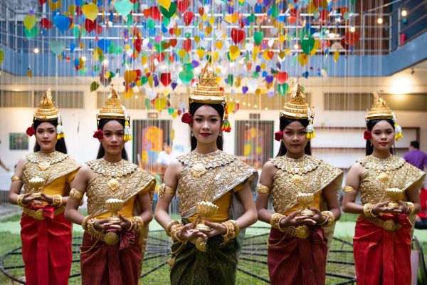 Le riche héritage culturel de la danse traditionnelle khmère enseignée à Phare Ponleu Selpak