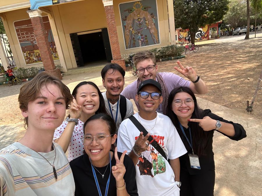 Learn more about being a volunteer intern at Phare Ponleu Selpak from this interview with Eliot Witherspoon