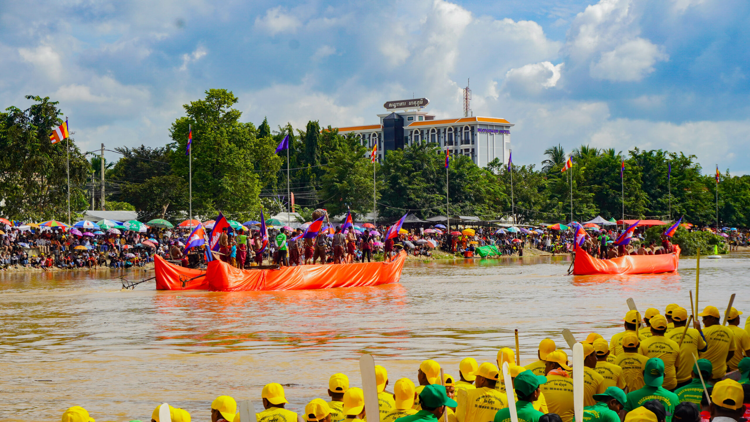La fête de l’eau à Battambang : le rôle de Phare Ponleu Selpak dans la revitalisation culturelle