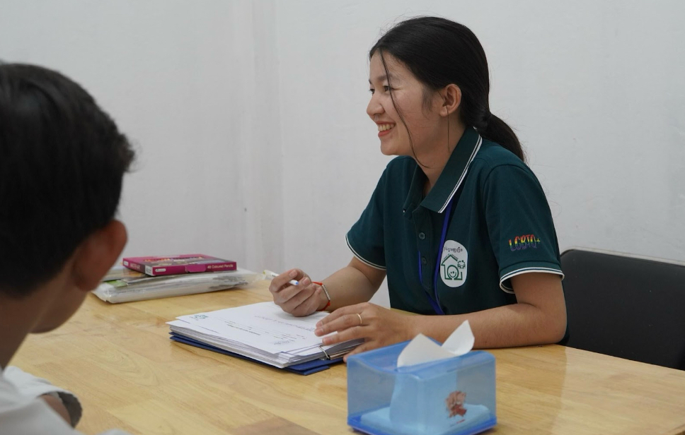 La Maison du Sourire’s psychologist during a gender identity and sexual orientation counseling session in Phare Ponleu Selpak school.