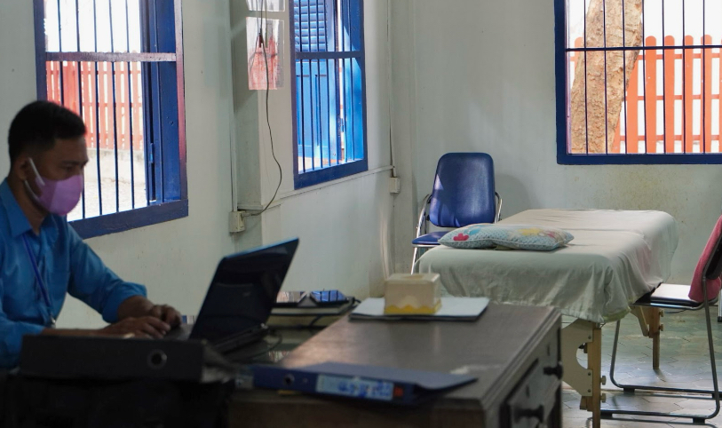 Phare Ponleu Selpak’s physiotherapist working in the school’s health center.
