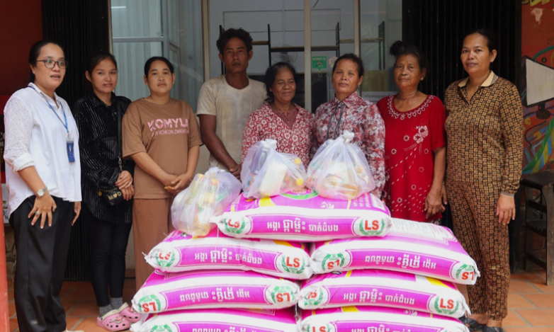 Quarterly food aid for Phare Ponleu Selpak’s kids and their families.